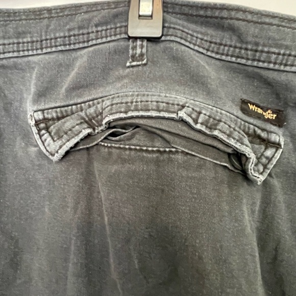 Wrangler Men's Black Cargo Shorts - Picture 4 of 8